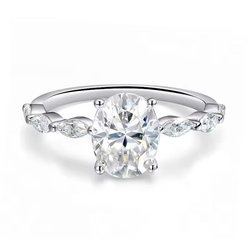 Oval Cut Moissanite Ring