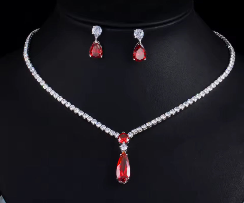 Sparkly Crystal Water Drop Necklace & Earrings Set