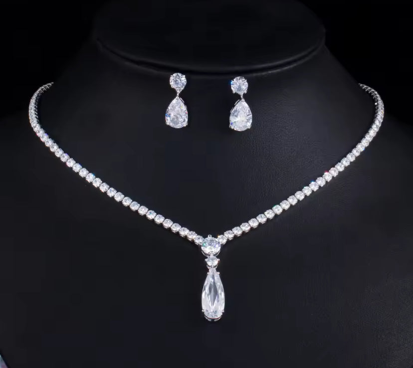 Sparkly Crystal Water Drop Necklace & Earrings Set