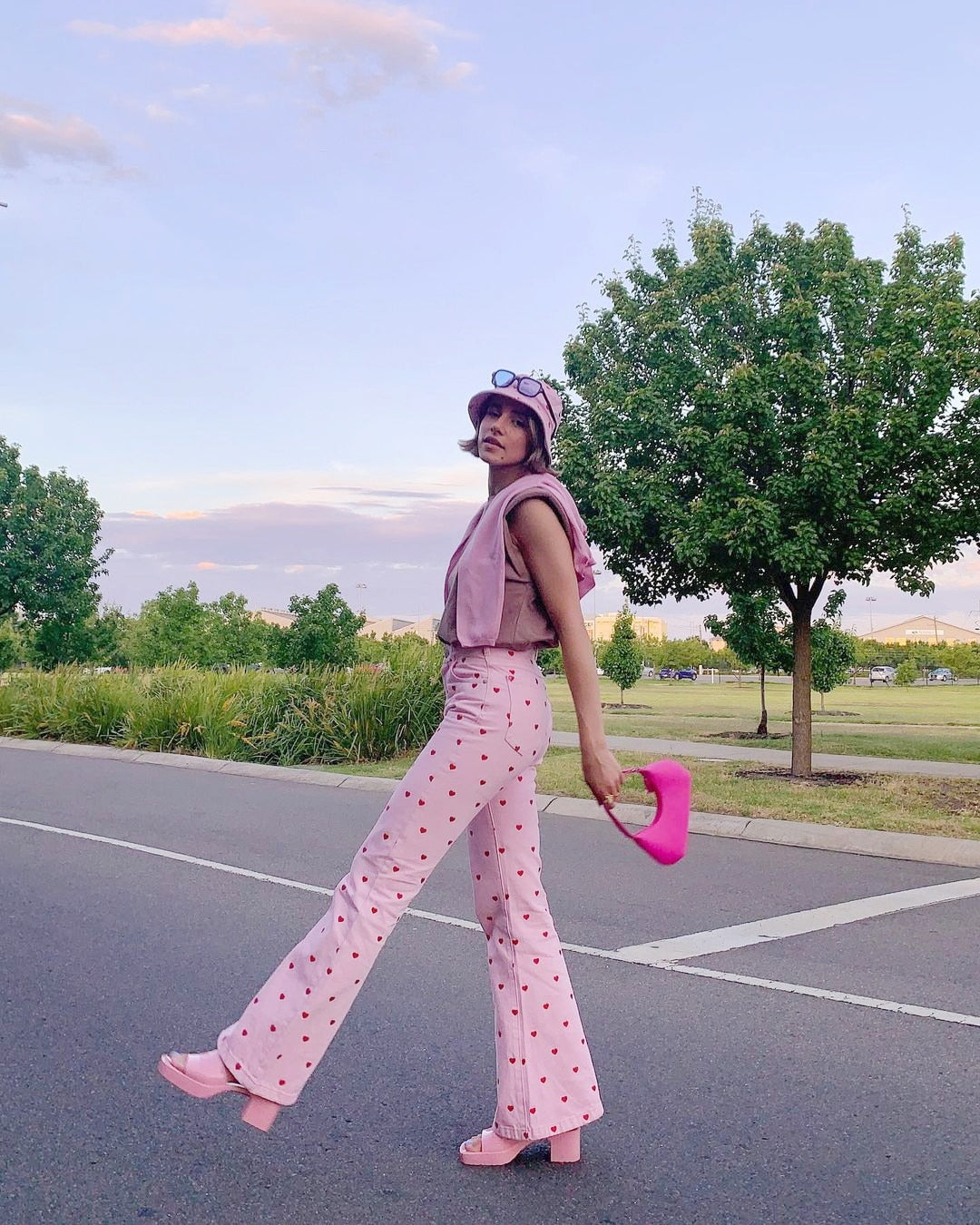 Pink flare 2024 pants outfit